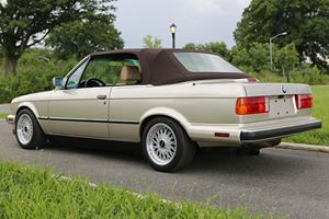 BMW 325i Cabriolet d'occasion de 1990 en excellent état, prêt à être expédié - Product Image 5