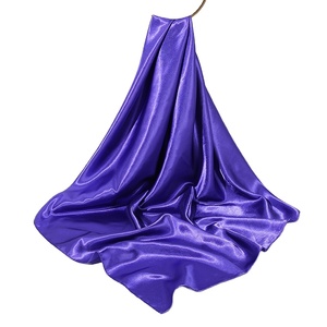 Écharpe en <span class=keywords><strong>soie</strong></span> carrée de 90 cm pour femmes, imprimé artistique rouge et bleu, pour envelopper les cheveux et décorer les sacs de luxe - Product Image 5