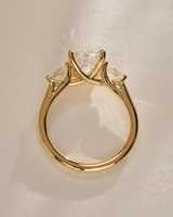 Bague en or 14 carats avec diamant de laboratoire taille coussin 1,50 carat VS1 certifié IGI, trois pierres et pierre poire latérale, idéale pour les fêtes, les propositions et les fiançailles