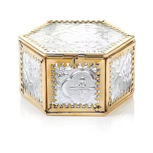 Boîte de rangement pour bijoux en verre et laiton de style vintage, fabriquée à la main avec un design gravé pour la décoration de la maison et du bureau - Product Image 2