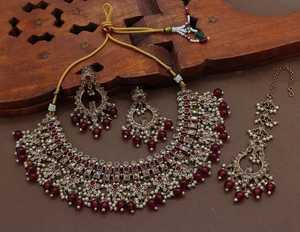 Nouveau design plaqué or traditionnel goutte perle & Kundan clouté boucle d'oreille Mangtika collier ras du cou ensemble et ensemble de bijoux pour femme - Product Image 3