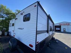 Autocaravana Keystone RV H-i-d-e-e-u-t S-p-o-r-t 240BH 2024 usada, lista para vender - Product Image 3