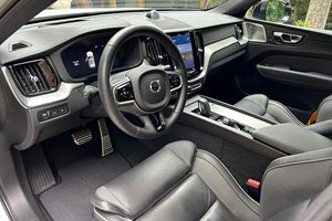 Porsche 911 Turbo S Cabriolet AWD 2024 d'occasion en excellent état, sans accident, conduite à gauche/droite - Product Image 3