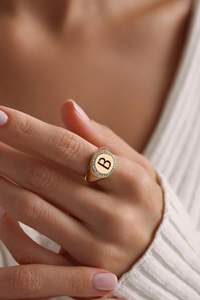 Bague ajustable personnalisée avec initiale minuscule pavée 16-17 mm, bague délicate en argent sterling 925 plaqué or 14 carats - Product Image 5