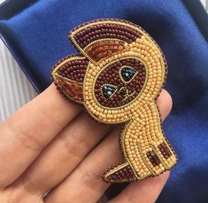 Breloque en perles faite à la main personnalisée, idéale pour les importateurs qui commandent des porte-clés brodés - Product Image 4