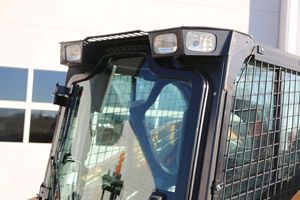 ซื้อรถตักล้อยางแบบสกิดสเตียร์ SV340B ปี 2023 พร้อมกำลังยก 9 ตัน สำหรับขาย - Product Image 2