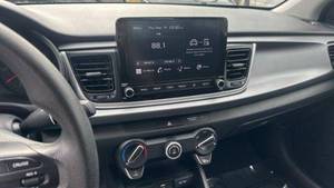 Kia Rio S Sedán 2023, Transmisión Automática, Gasolina, con Techo Panorámico y Asientos de Cuero - Product Image 2