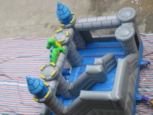 Château gonflable dinosaure avec toboggan pour location de fête - Product Image 4