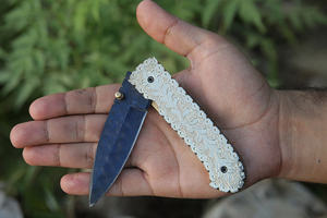 Couteau pliant personnalisé OEM Premium lame en acier Damas manche gravé haute durabilité couteau de poche extérieur de haute qualité - Product Image 2