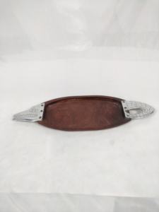 Artesanías de madera: Bandeja de servir de madera rústica y elegante con asas integradas duraderas, vajilla artesanal con estilo para uso en escritorio. - Product Image 2