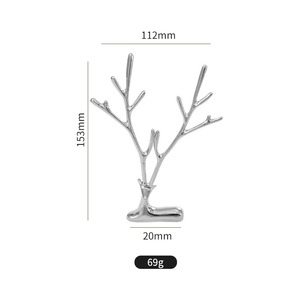 Ornement de renne doré métallique Figurine de cerf brillant Décor de table de Noël élégant Idéal pour les fêtes, événements et décoration de la maison - Product Image 6