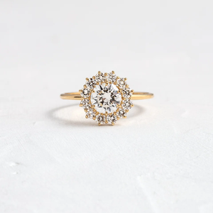 แหวนเพชรมออิสซาไนท์ทรงกลมดีไซน์ลายดอกไม้สีทอง18K สำหรับผู้หญิง - Product Image 1