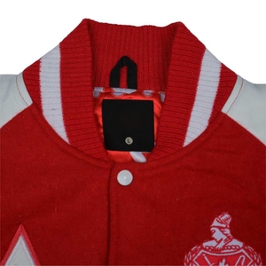 เสื้อแจ็กเก็ตเลตเทอร์แมนสำหรับผู้ชายผ้าไหมสีแดงสีขาวแขนยาวหนังสีดำปักลายสโมสรกรีกคอตั้ง - Product Image 6