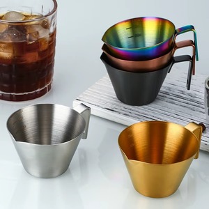 Tasse à mesurer en acier inoxydable faite à la main avec des mesures gravées, parfaite pour une cuisson et une cuisson précises avec poignée - Product Image 4