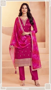 Elegante hilo de seda bordado Salwar Kameez trajes intrincados detalles sin arrugas que absorbe la humedad para ropa de fiesta al por mayor - Product Image 5