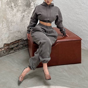 Ensemble de survêtement oversize en molleton personnalisé, ensemble deux pièces pour femmes, haut court et pantalon de survêtement pour femmes, vente en gros - Product Image 5