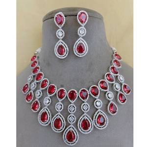 Ensemble de boucles d'oreilles collier élégant et élégant aspect diamant américain avec zircon CZ pour les fiançailles ou les fêtes de mariage pour les femmes - Product Image 1