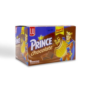El más vendido entre las galletas rellenas de chocolate, LU Prince Choco es de confianza por su sabor y frescura - Product Image 1