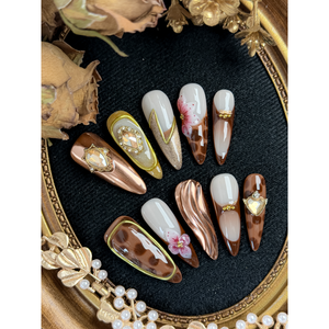 Uñas Postizas Vintage Amber Royale Estilo Retro con un Toque Elegante - Product Image 1