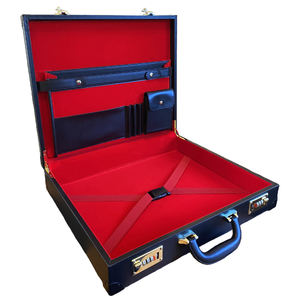 Estuche de Regalia Masónica Clásico de Primera Calidad en Cuero Sintético, Estuche de Cuero Personalizado para Mandil Masónico - Product Image 4