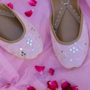 Khussa Artesanal de Color Sólido, Nuevo Estilo, Calzado Profesional para Mujer, el Más Vendido, Khussa para Mujer en Cantidad al por Mayor, Nueva Llegada - Product Image 2