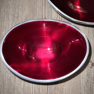 Ensemble de bols de service en acier inoxydable rouge de qualité supérieure avec finition brillante Parfait pour les salades, les collations et la présentation de table élégante - Product Image 2