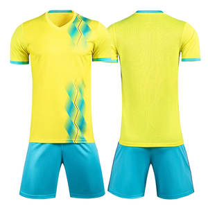 Uniformes de fútbol personalizados de poliéster 100% más vendidos con logotipo de marca recién llegado de Pakistán - Product Image 5