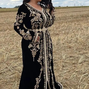 Broderie élégante et magnifique sur robe caftan noire avec perles de verre cristal embellies, pierre de verre, travail dabka @ 2024 - Product Image 1