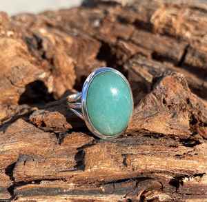 แหวนอะมาโซไนต์ทรงรีทำมือ รับรองโดย IGI เงินแท้ 925 เครื่องประดับพลอยสีเขียว ของขวัญงานเลี้ยงสุดหรูสำหรับผู้หญิง - Product Image 1