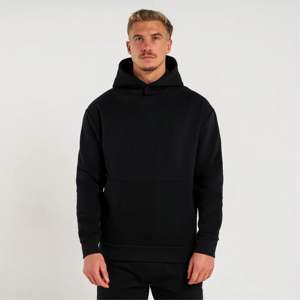 Sweat à capuche noir pour homme-Coupe décontractée, cordons de serrage avec aglets, imprimé tonal sur la poitrine et le dos et poche kanga pour une tenue décontractée - Product Image 3