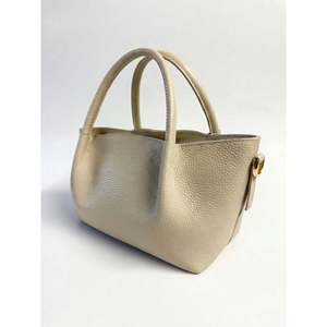 Borsa Strutturata in Vera Pelle Dollaro Made in Italy - Stile Femminile Impermeabile con Decorazione a Catena - Product Image 2