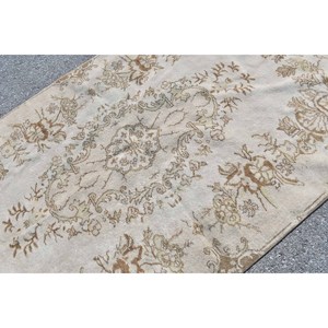 พรมขนแกะสไตล์ตุรกีโบราณสีเบจคลาสสิกขนาด5x9ฟุตพร้อมแผ่นรองยางมีความสูงสำหรับห้องนั่งเล่นห้องนอน - Product Image 5