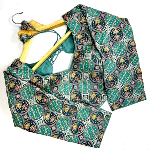 Blusa moderna Blusa con cuello en V con espalda abierta paterrn con manga larga La blusa Tiene estampado de posición trabajo elegante seda pura pesada - Product Image 6