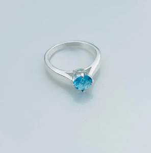 Anillo de Topacio Azul en Plata de Ley 925 con Engaste de Bisel, Regalo de Lujo Cristiano para Mujer, Compromiso, Aniversario, Boda - Product Image 1