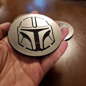 Juego de 2 posavasos redondos de acero inoxidable de alta calidad, venta al por mayor, forma y tamaño personalizados, ideales para uso en mesas de cocina de madera - Product Image 2