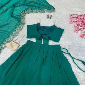 VASTRA COTTAGE Lehenga Choli en Georgette Pure avec Blouse Ornée de Perles et Pierres, Lehenga Évasé avec Patta en Toile et Dupatta - Product Image 2