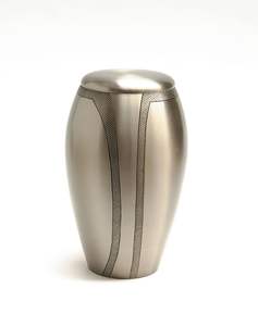 Urnas de cremación de latón con motivos florales detallados y texturas pulidas para un almacenamiento elegante Urnas de cremación de calidad estándar - Product Image 6