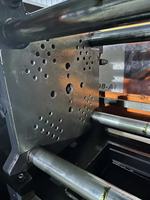 Machine de moulage par injection plastique verticale Jetmaster 2024, bon état de marche, JM 128 tonnes, petite machine à pompe