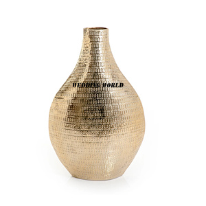 Maceta de metal con acabado plateado Florero hecho a mano de calidad superior Recién llegado Maceta de metal al por mayor - Product Image 5