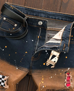 Short en jean tendance pour homme avec broderie personnalisée taille moyenne extensible et déchirée, parfait pour les boîtes de nuit et les bars Short en jean pour homme - Product Image 3