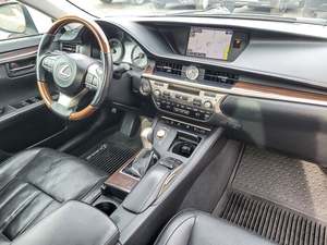 MÁS VENDIDO EN 2019: LE-X-US E-S 350 FWD, TRANSMISIÓN AUTOMÁTICA, MOTOR V6, ASIENTOS DE CUERO - Product Image 5