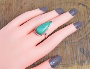 Bague en malachite naturelle en forme de poire, faite à la main, en argent sterling 925, bijoux en pierres précieuses de créateur pour femmes, accessoire cadeau - Product Image 4
