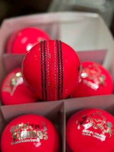 Balles de cricket en cuir de qualité supérieure - Product Image 2