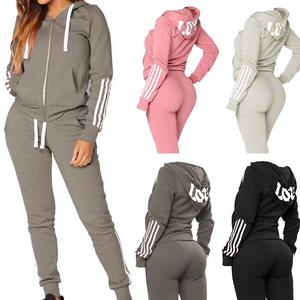 Survêtement confortable pour femme Slim Fit Matching Set avec sweat à capuche et pantalon pour l'entraînement à domicile ou la course à pied - Product Image 1