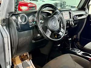 JEEP WRANGLER UNLIMITED SPORT 2017 bien usado disponible derecha e izquierda - Product Image 2