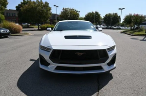 Auto Deportivo Coupé GT Premium 2024 de Alto Rendimiento, Turbo, 2 Puertas, Motor V-8 de 5L, Automático, Tracción Trasera, Techo Panorámico para Mayor Lujo - Product Image 6