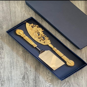 Juego de cuchillo y servidor de pastel de latón de diseño ornamental Ideal para pasteles de boda para fiestas y eventos a precio mayorista de India - Product Image 1