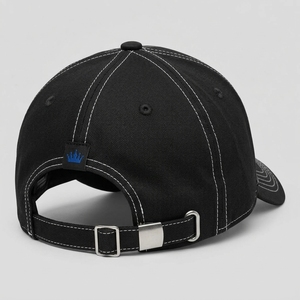 Casquette de baseball en gros fabriquée avec des matériaux de qualité offrant confort, durabilité, respirabilité et taille ajustable - Product Image 4