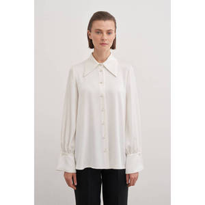 Blusa de Mujer con Cuello en Punta Color Blanco Hueso y Ribete de Encaje - Tela Popelina, Blusa Formal de Oficina - Product Image 1