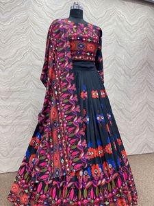 Venta caliente diseñador nupcial Lehnga Choli para fiesta de boda desgaste Lahnga Choli India 2023 diseño comprar de fabricante indio - Product Image 5